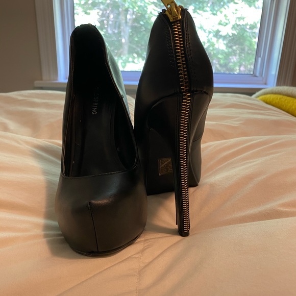 BLACK PUMPS - Picture 1 of 5